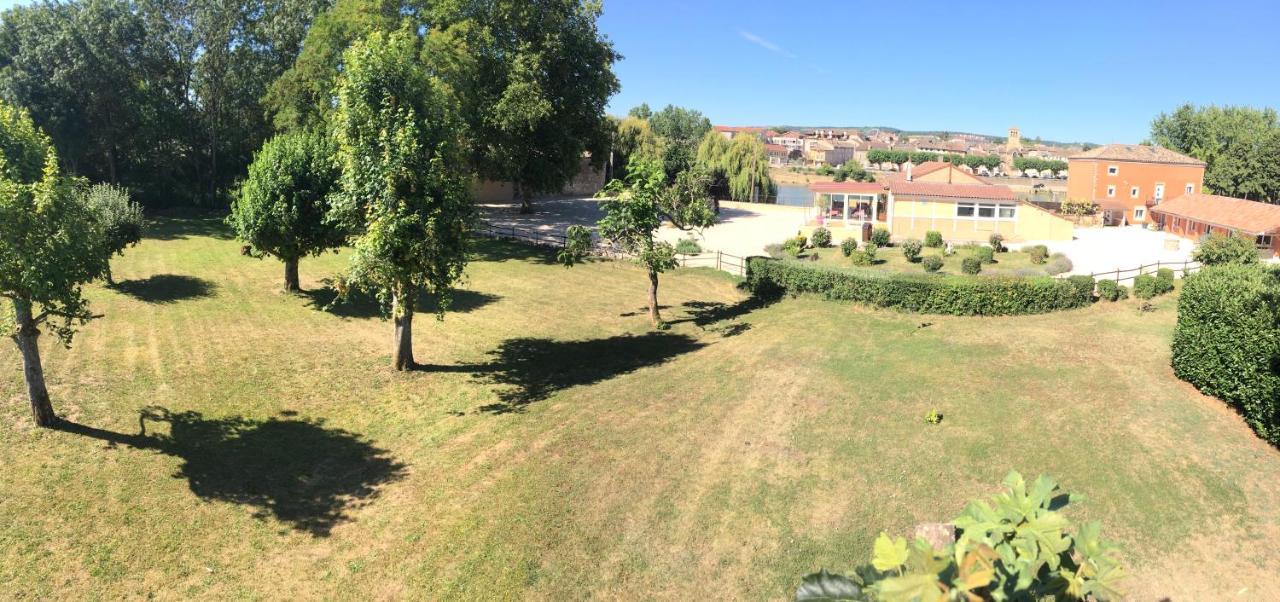 Domaine Des Jardins De La Saone Hotell Tournus Exteriör bild